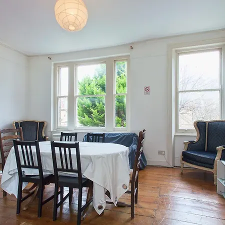 Queens Park Maida Vale 3 Bed Modern Family Appartment With Balcony!
